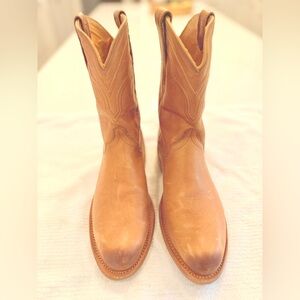Like new. Tecovas The Jake. Caramel cowhide Ropers with Vibram sole. 8.5D US